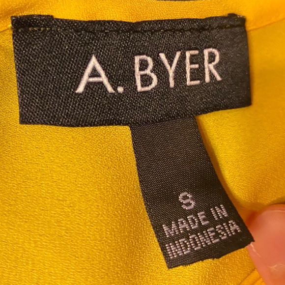 Yellow Cut Out Shoulder Blouse - Picture 3 of 3